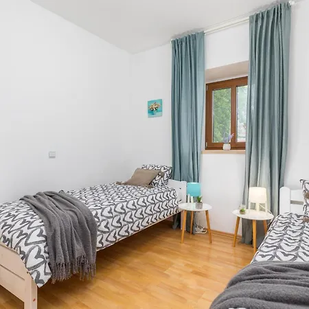 Lovely In With Wifi Holiday home Svetvincenat