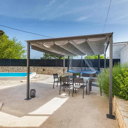 Lovely In With Wifi Holiday home