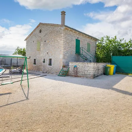 Holiday home Lovely In With Wifi Svetvincenat